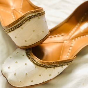 Ayleen White Dotted Embroidery Jutti.