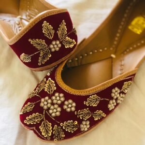 Feather Maroon Juttis.