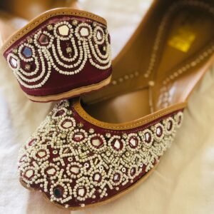 Accent Maroon Mirror Juttis.