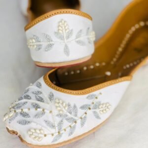 Leaf White Juttis