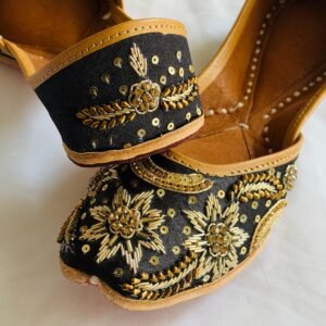 Piano Black Embroidery Jutti.
